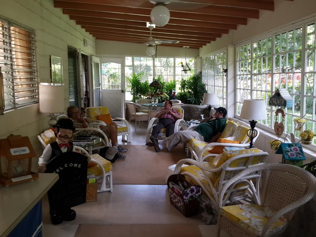Park Eden Bed & Breakfast Los Llanitos Ngoại thất bức ảnh