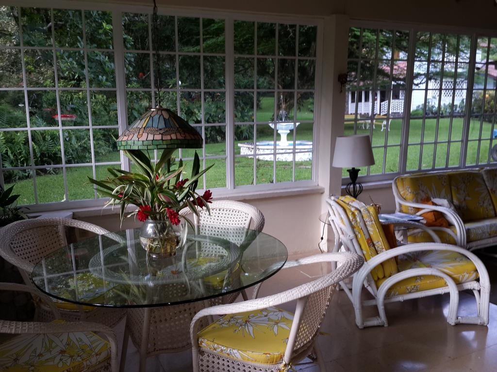 Park Eden Bed & Breakfast Los Llanitos Ngoại thất bức ảnh