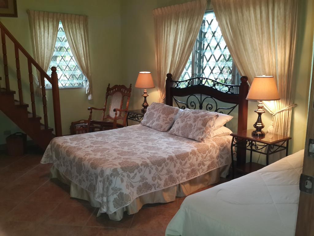 Park Eden Bed & Breakfast Los Llanitos Phòng bức ảnh